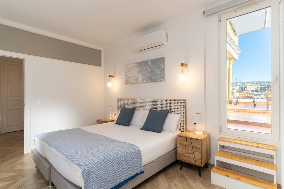 Bed, View (from property/room), Balcony/Terrace, Photo of the whole room, Bedroom, air conditioner