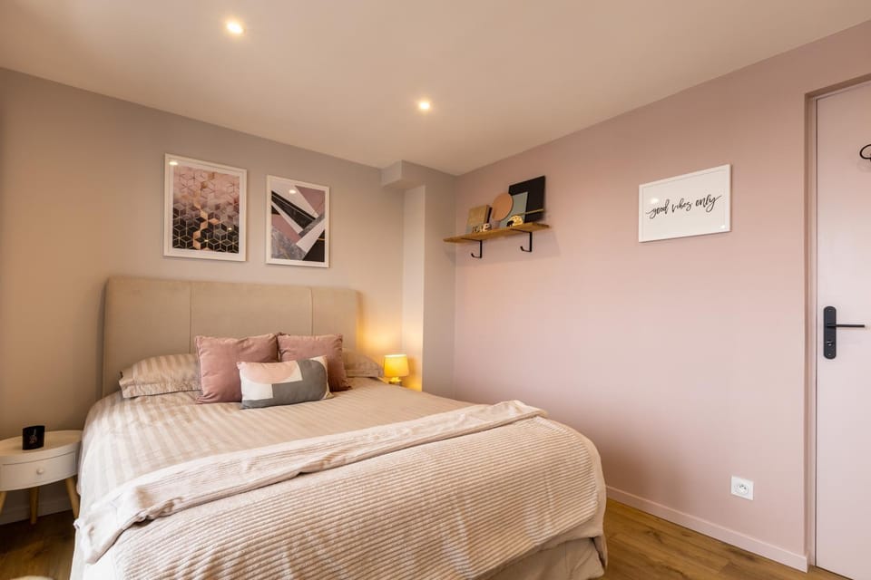 Bed, Bedroom