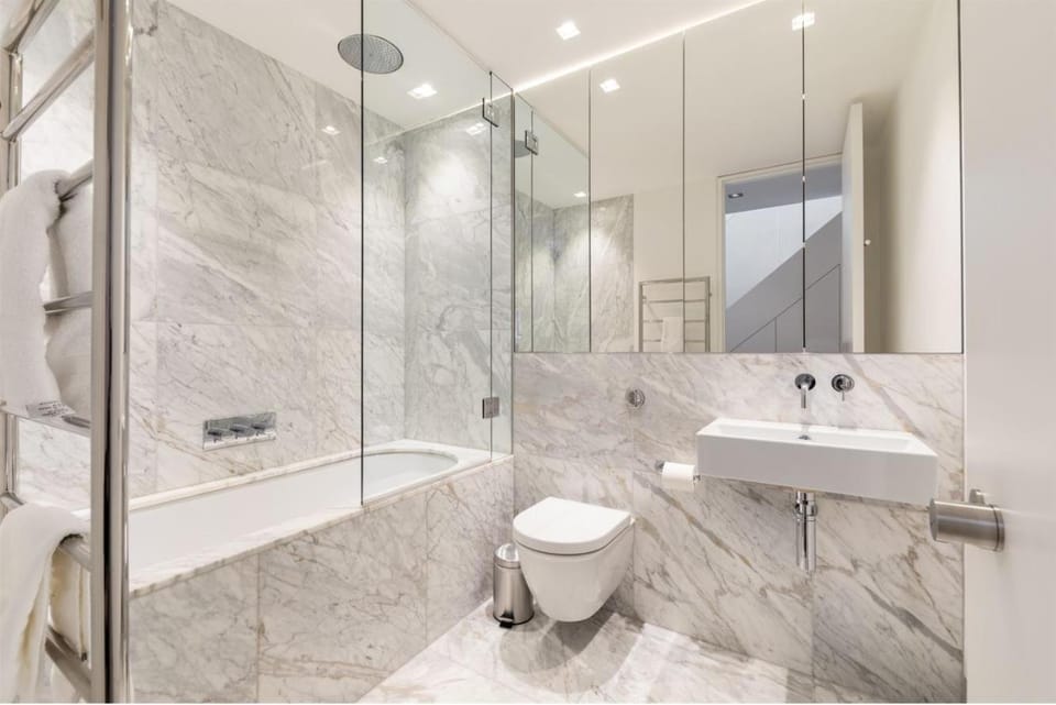Shower, Toilet, Bathroom, Bath