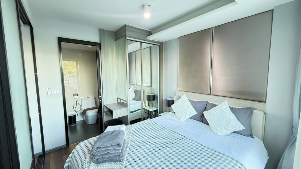 Bed, Bathroom, Bedroom, wardrobe