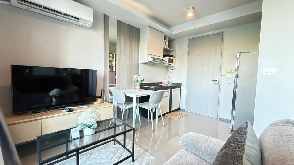 TV and multimedia, Kitchen or kitchenette, Living room