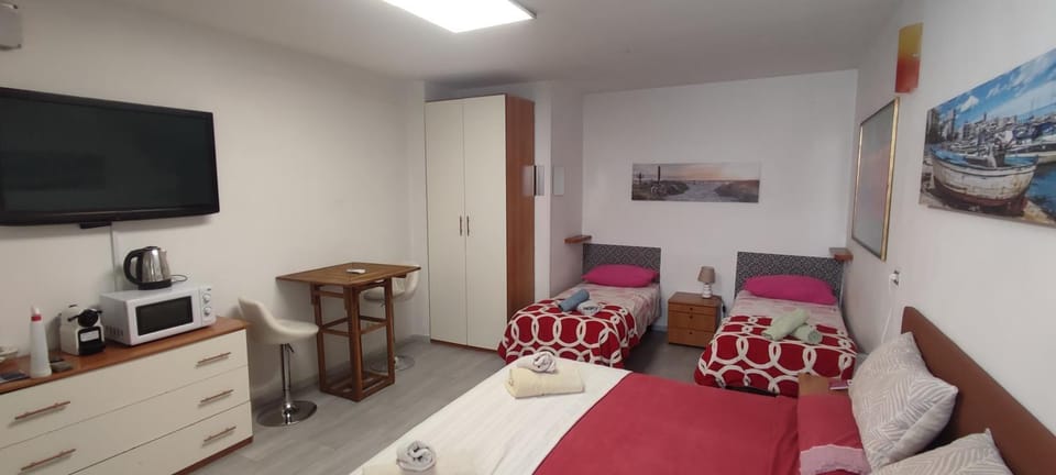 Quiet simple studio, central old town Apartment in Bari