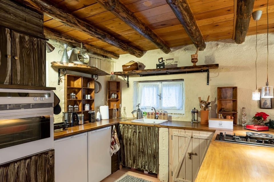 Kitchen or kitchenette, oven, stove