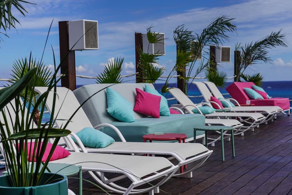 Sea view, sunbed