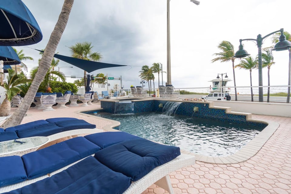 Oceana Blue / Beach Front / Pool / Bar / Relax House in Fort Lauderdale