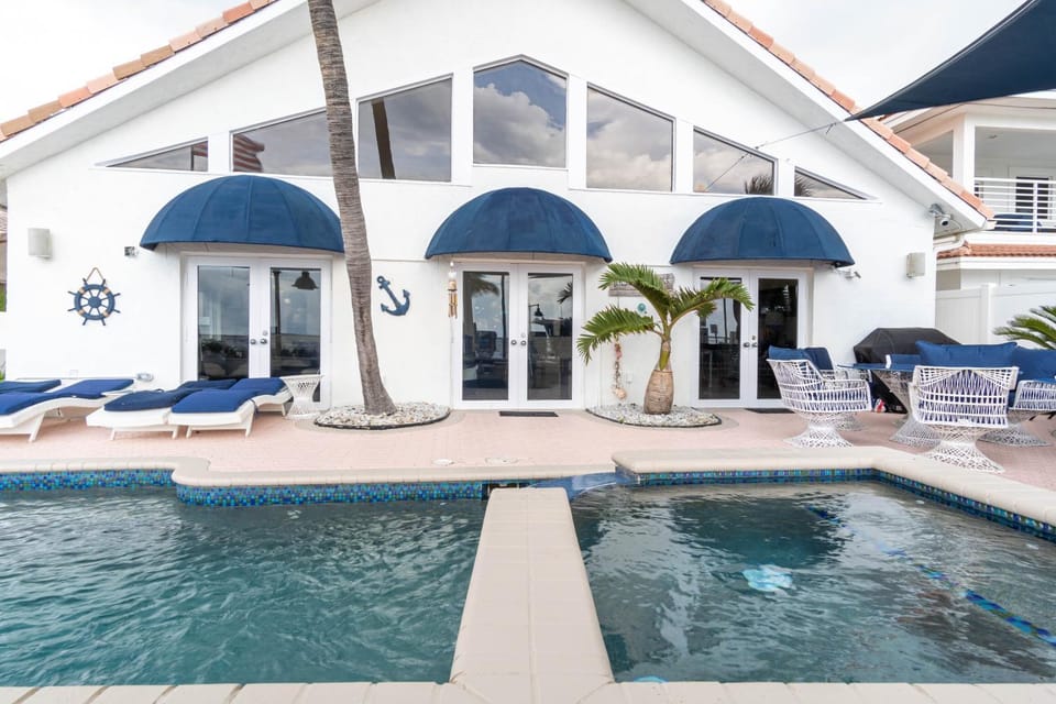 Oceana Blue / Beach Front / Pool / Bar / Relax House in Fort Lauderdale