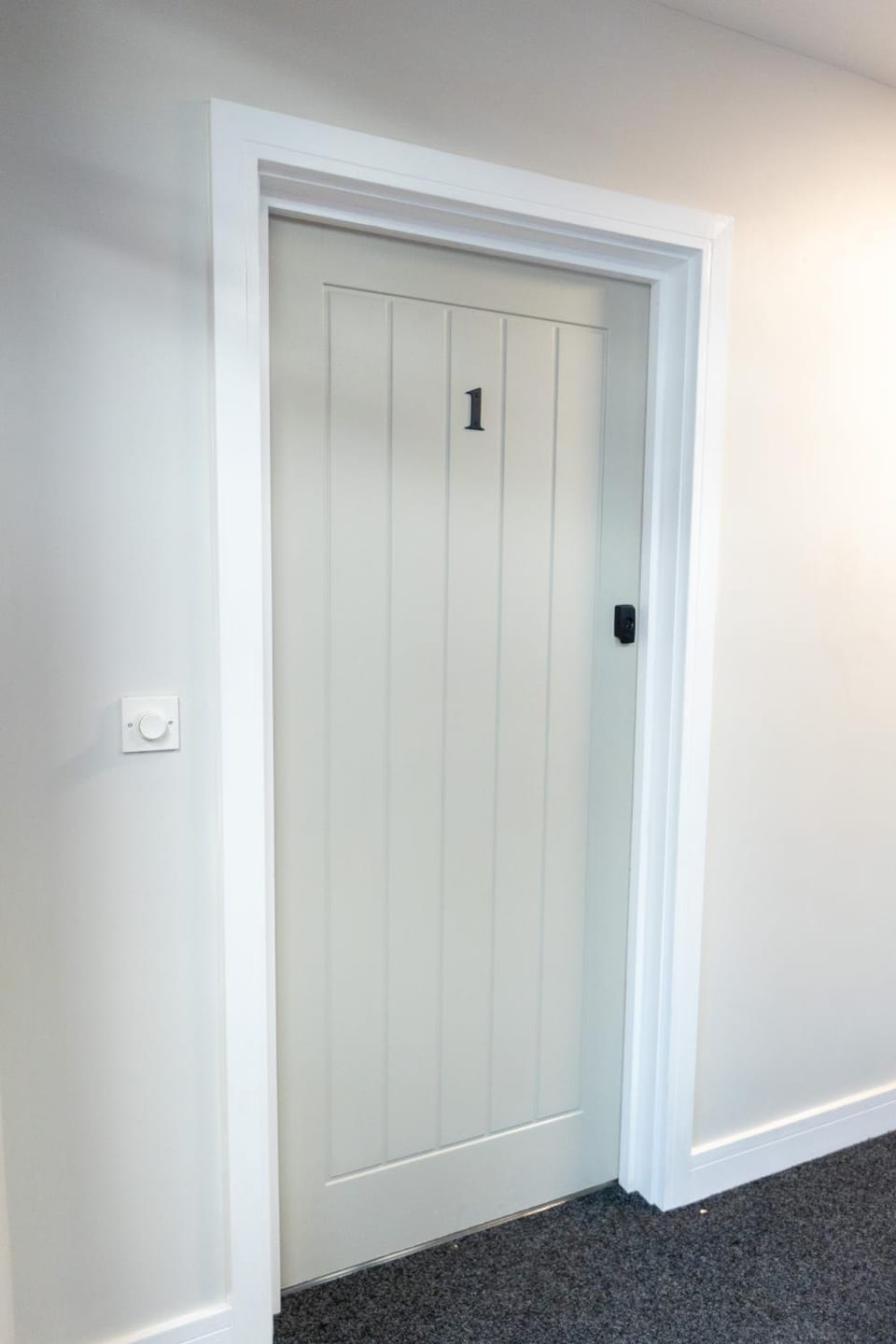 1 Bed City Studio near Theatre and Station Secure Parking Apartment in Hull