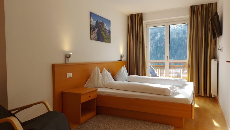 Property building, Living room, Bedroom