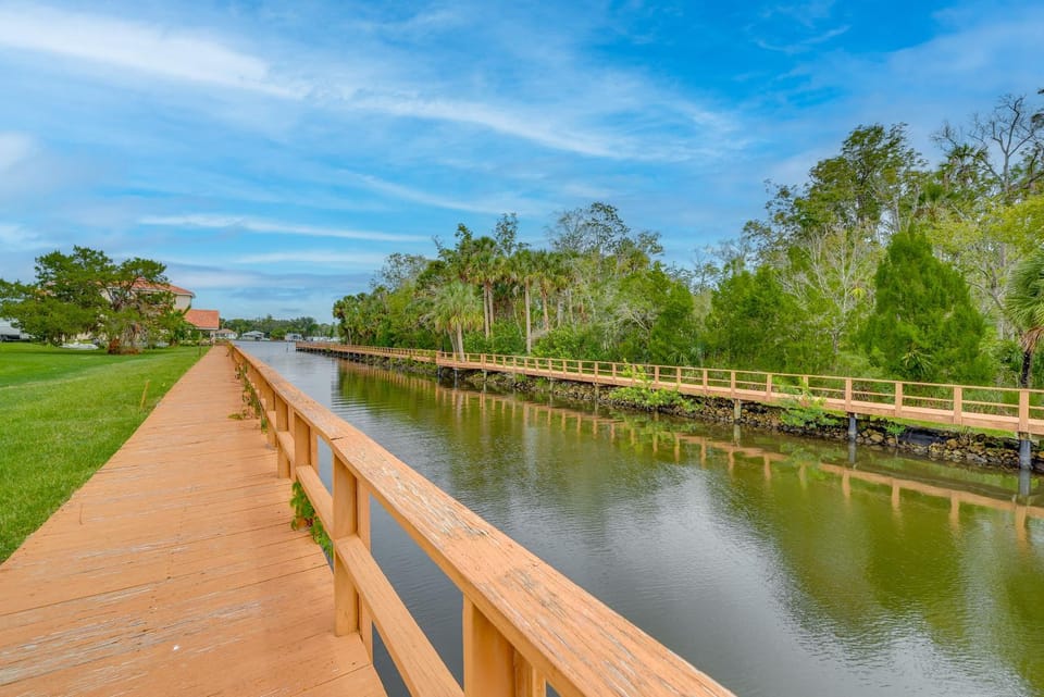 Resort Perks: Family Gem w/ Homosassa River Access House in Homosassa