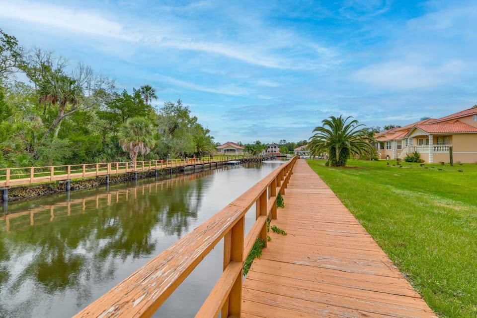 Resort Perks: Family Gem w/ Homosassa River Access House in Homosassa