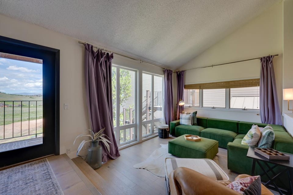 Ski-In/Ski-Out Granby Ranch Condo w/ Mountain View House in Granby