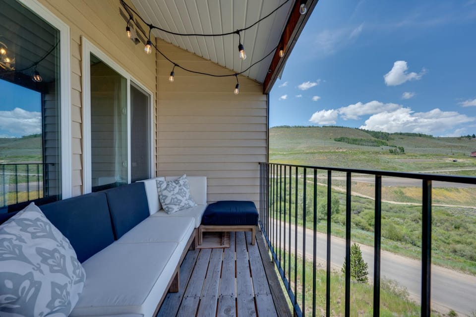 Ski-In/Ski-Out Granby Ranch Condo w/ Mountain View House in Granby