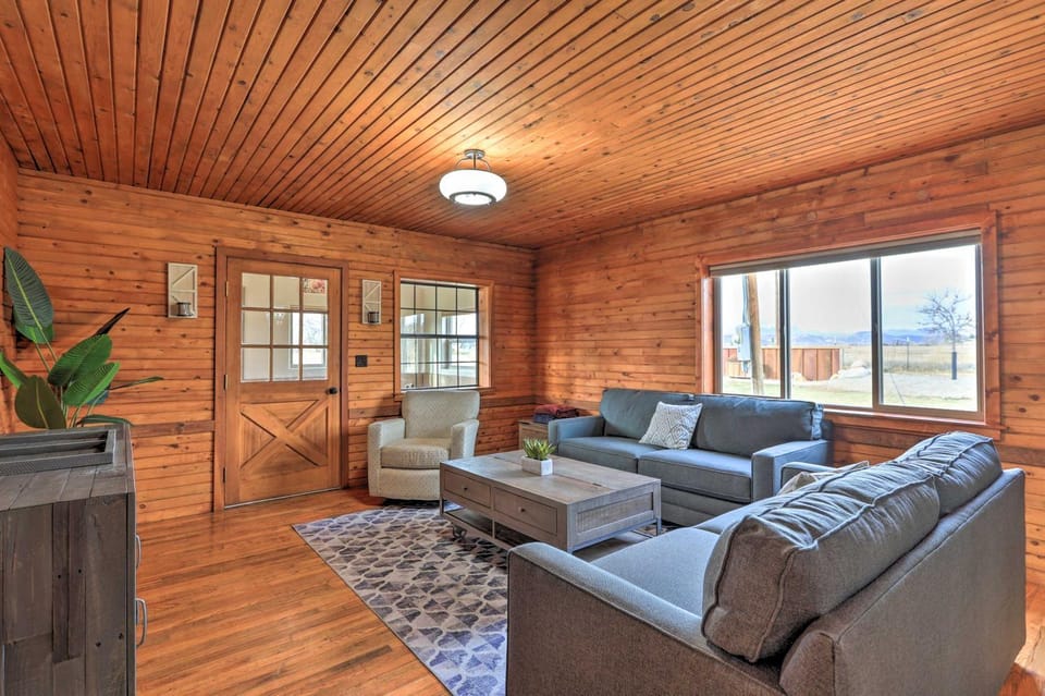 Secluded Cabin w/ Hot Tub, Game Room & Views! Cabin in La Plata County