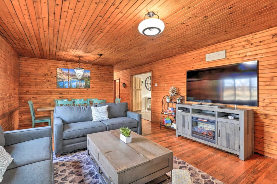 Secluded Cabin w/ Hot Tub, Game Room & Views! Cabin in La Plata County