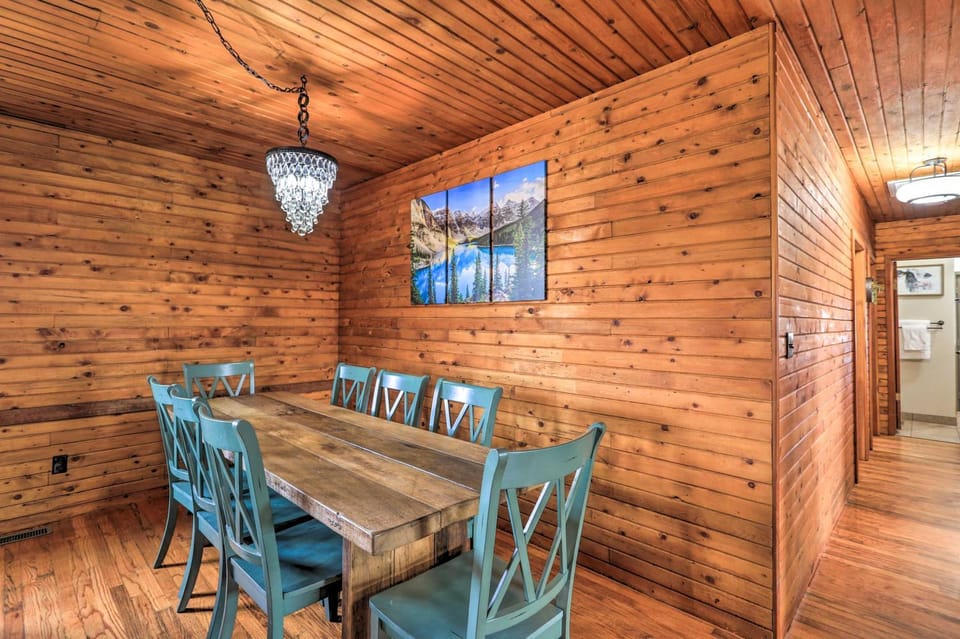 Secluded Cabin w/ Hot Tub, Game Room & Views! Cabin in La Plata County