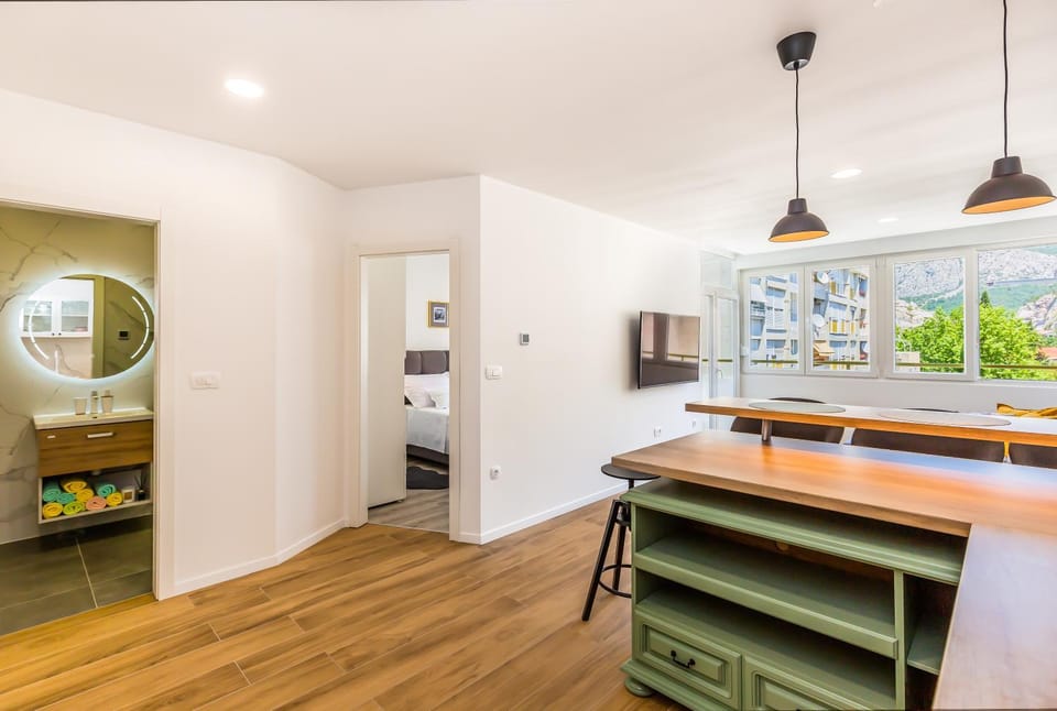 TV and multimedia, Kitchen or kitchenette, Dining area