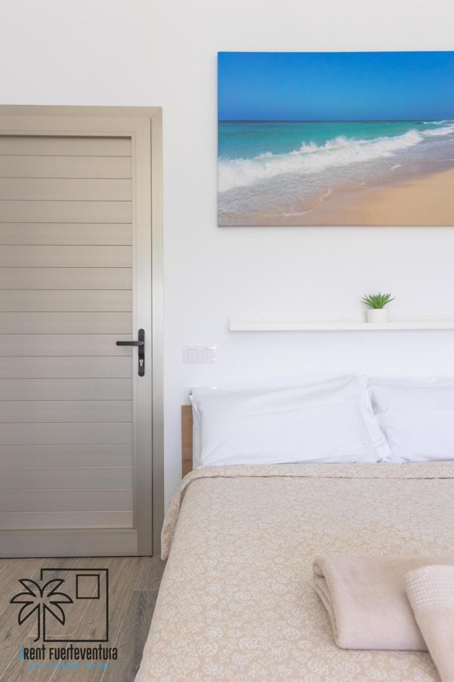 Bed, Photo of the whole room