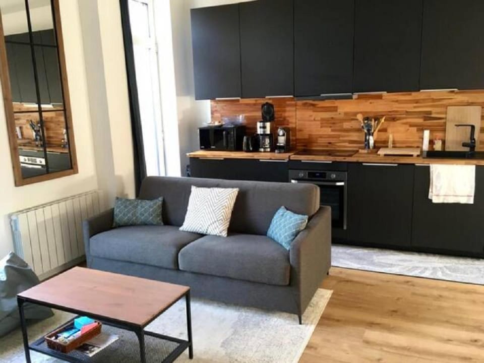 Kitchen or kitchenette, Seating area, minibar