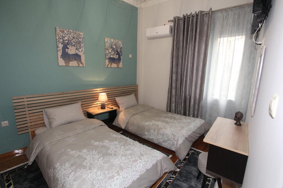 Bedroom, air conditioner