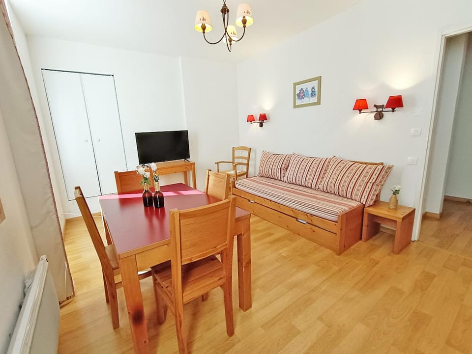 TV and multimedia, Living room, Dining area