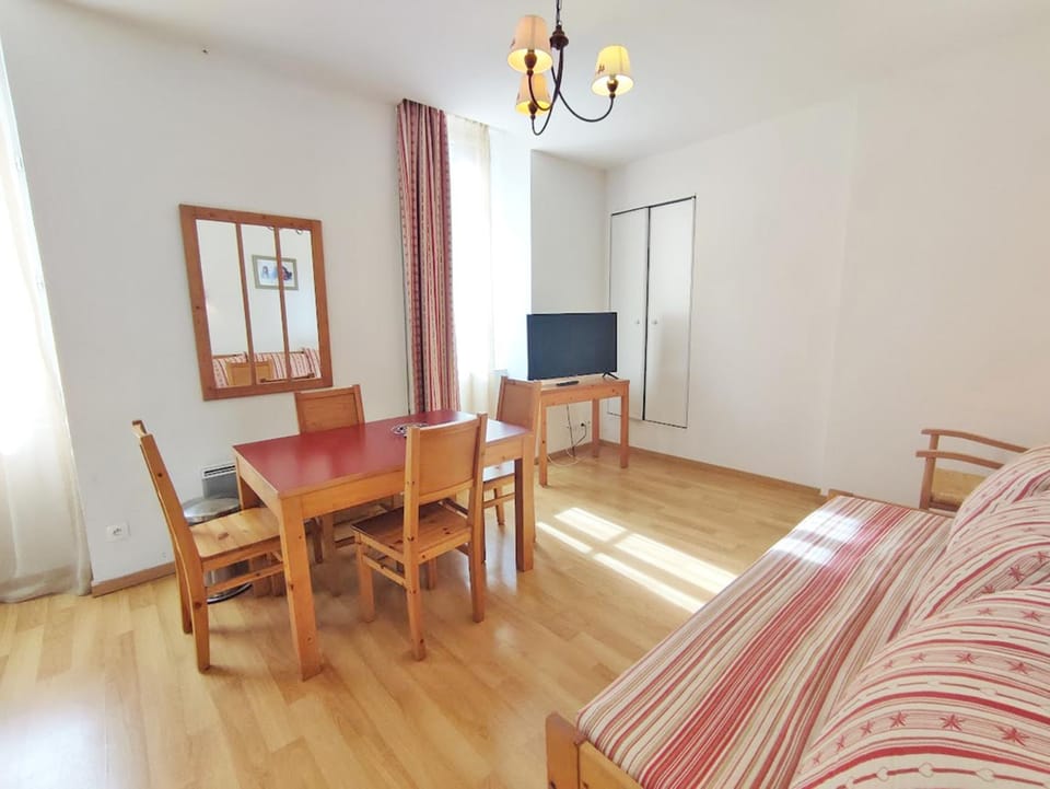 TV and multimedia, Living room, Dining area