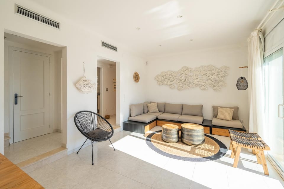 Communal lounge/ TV room, Living room, Seating area