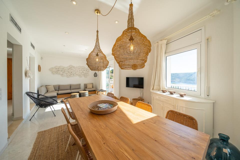 TV and multimedia, Living room, Dining area