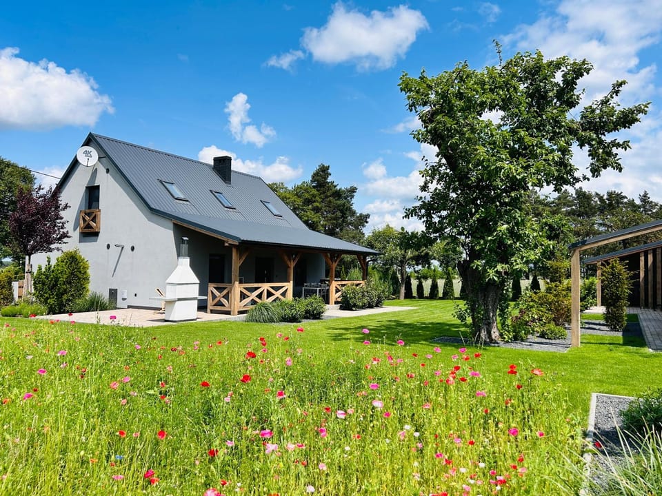 Property building, Spring, Day, Natural landscape, Garden, Garden view