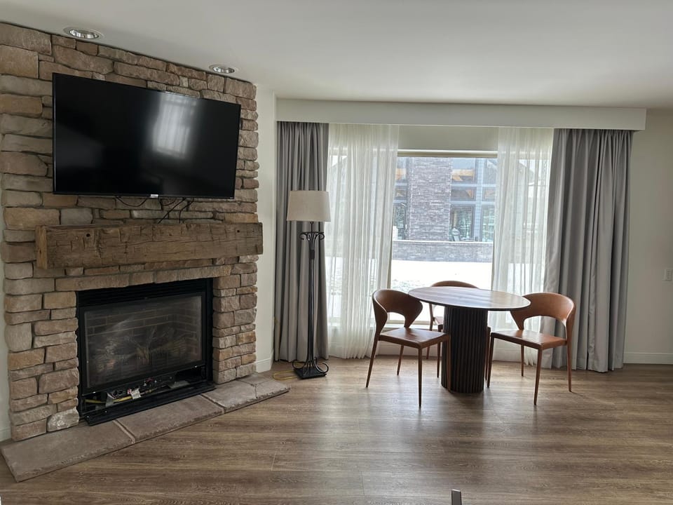 TV and multimedia, Seating area, flat iron
