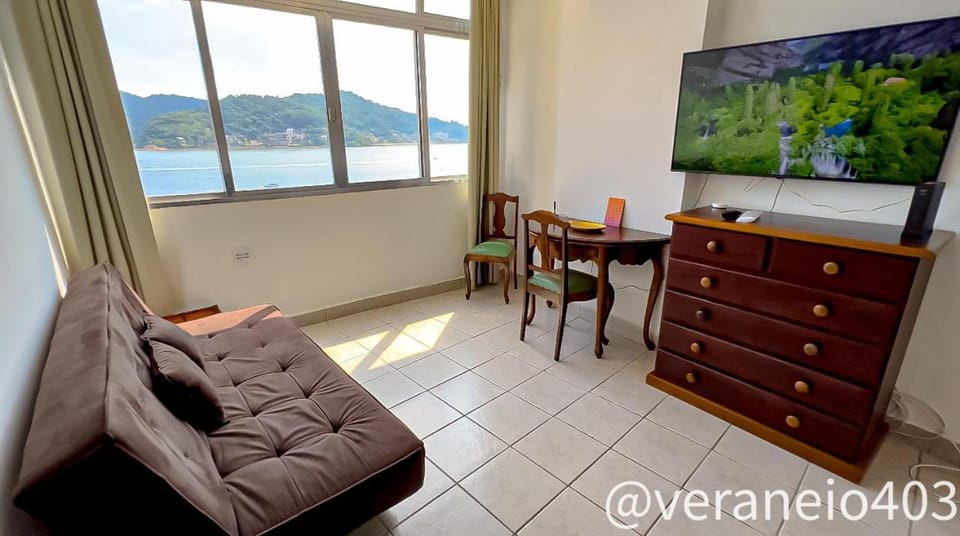 Apartamento frente mar c/ar P/ 6 hóspedes Apartment in Santos