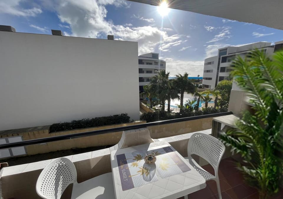 View (from property/room), Balcony/Terrace, Dining area