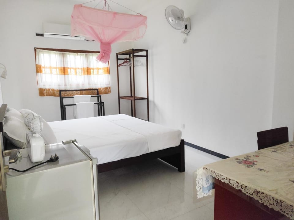 Bed, Photo of the whole room, Bedroom, towels, air conditioner