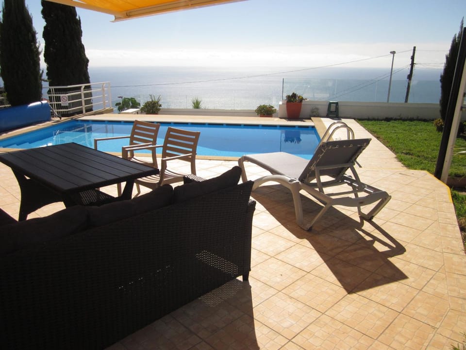 Patio, View (from property/room), Balcony/Terrace, Pool view, Sea view, Swimming pool, sunbed