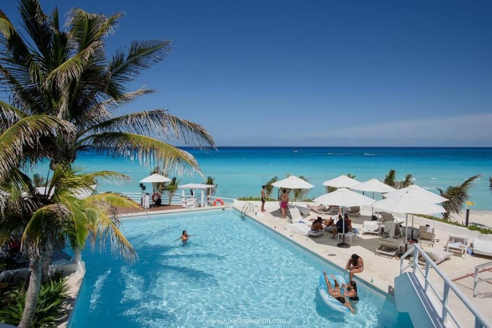 Day, People, Natural landscape, Beach, Pool view, Sea view, Swimming pool, group of guests, sunbed
