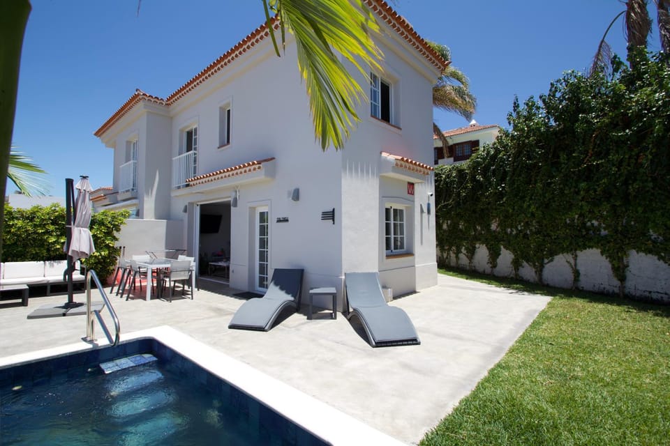 Garden view, Swimming pool, sunbed