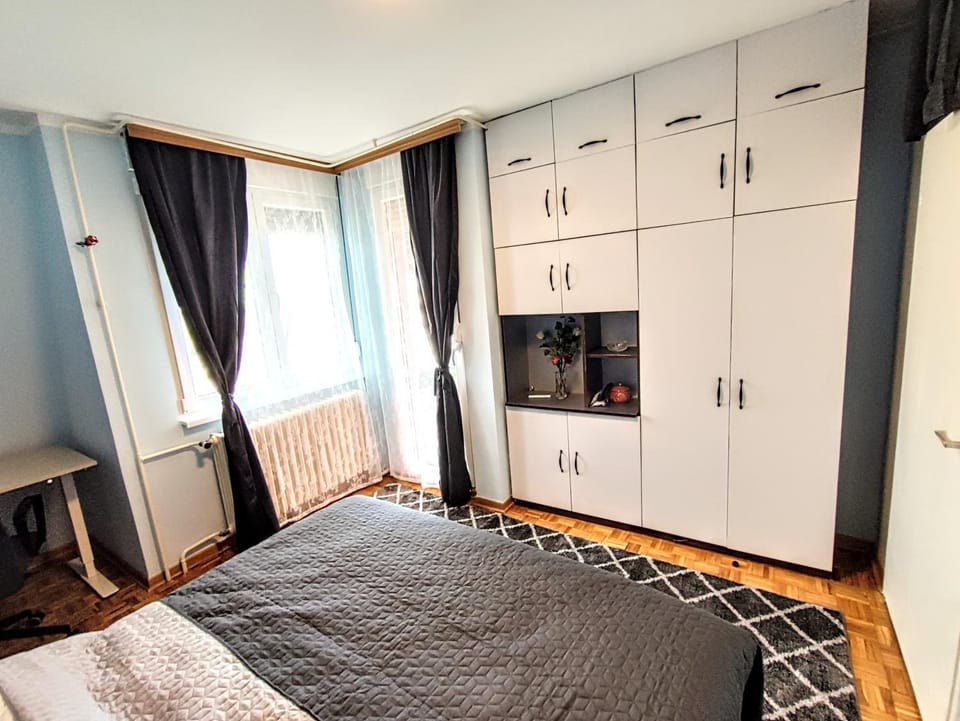 Bed, Bedroom, River view, Street view, wardrobe