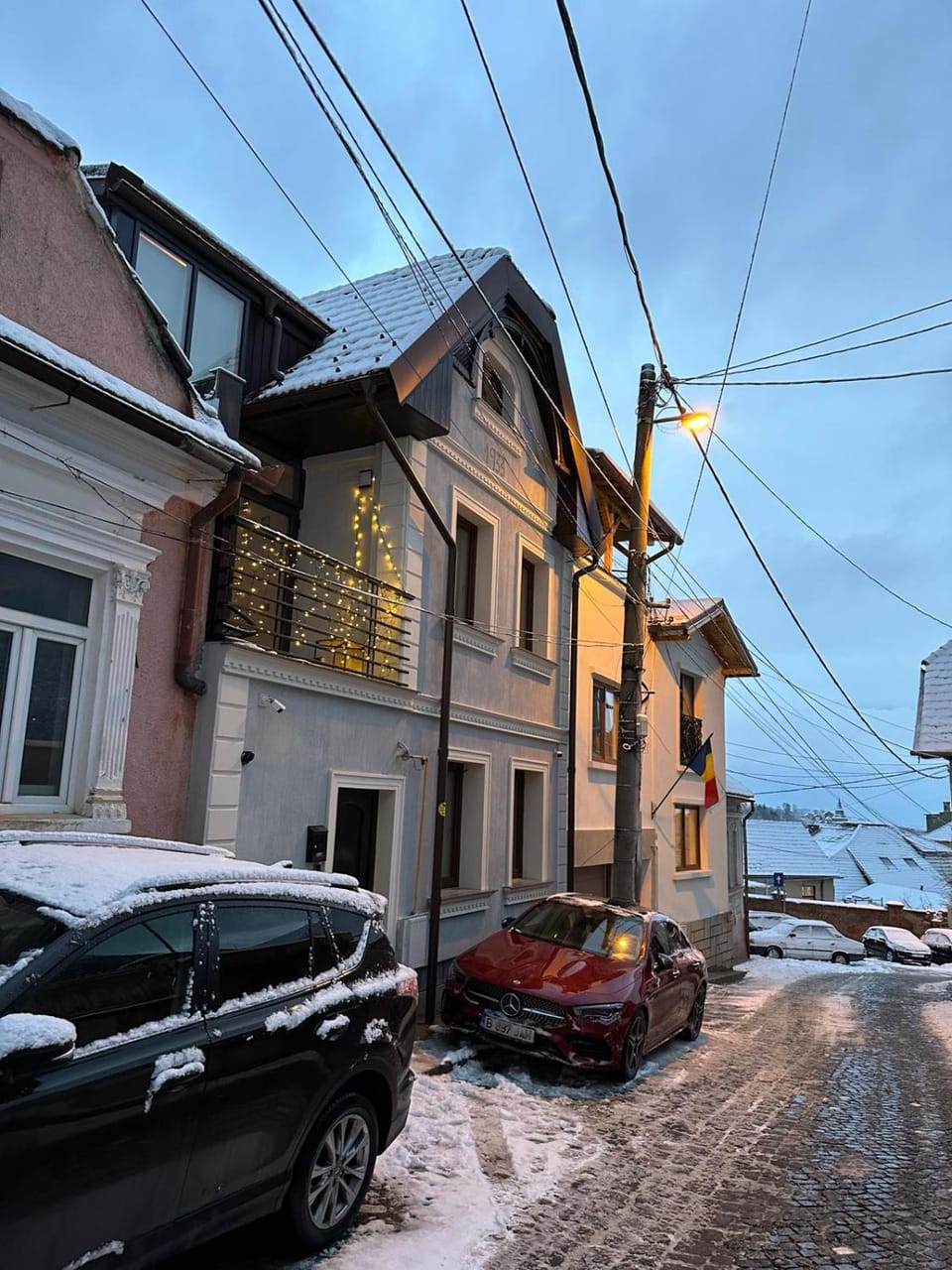 Property building, Winter, Street view, Parking