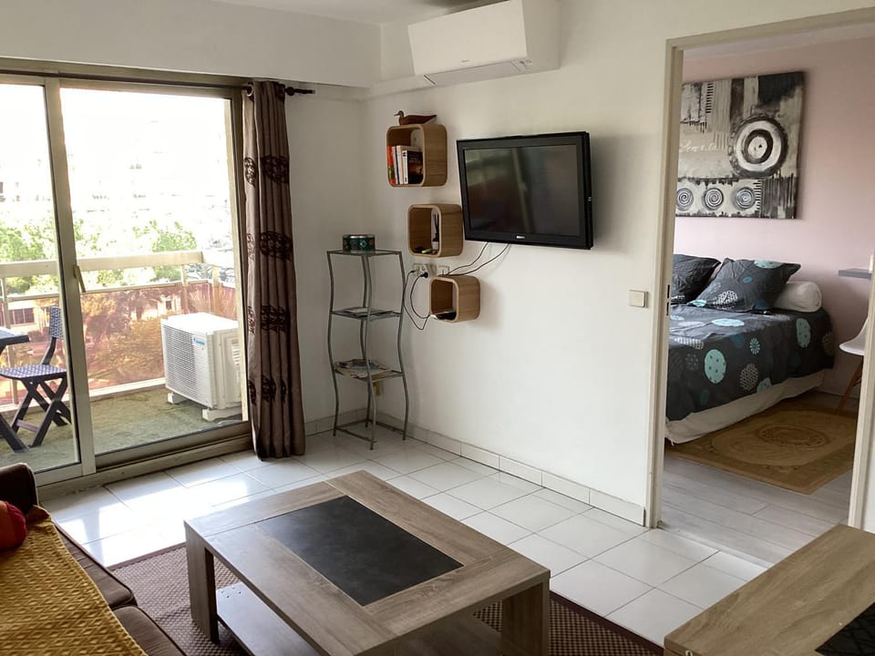 Living room, air conditioner