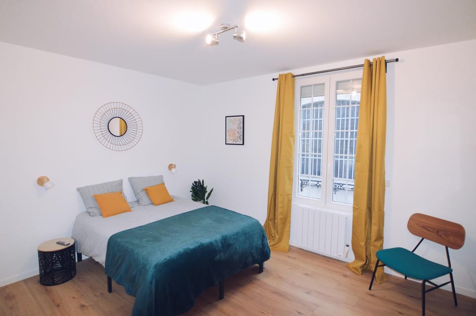 Bed, Photo of the whole room