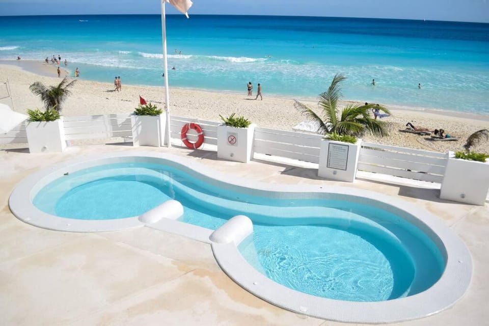 Day, Natural landscape, Hot Tub, Beach, Pool view, Sea view, Swimming pool, sunbed