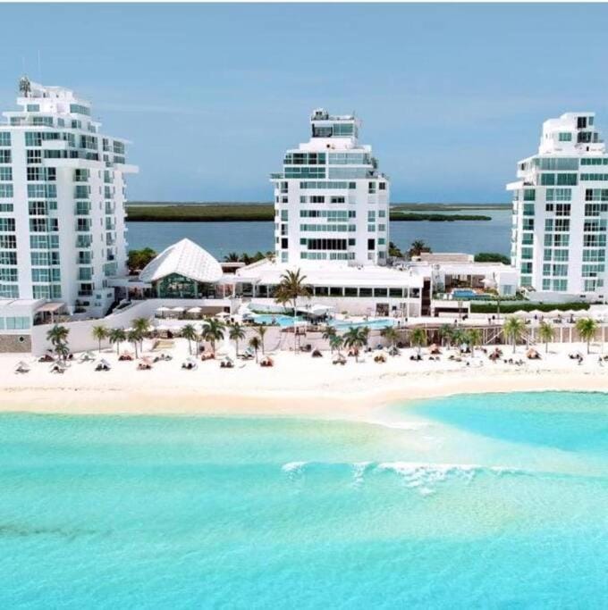 Property building, Day, Natural landscape, Bird's eye view, Beach, Sea view, Swimming pool