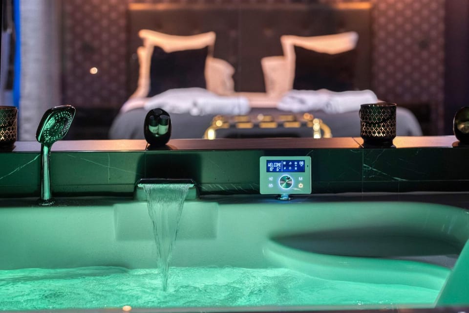 Love Room L'Aixtase - Oasis Romantique à Aix-les-Bains Apartment in Aix-les-Bains