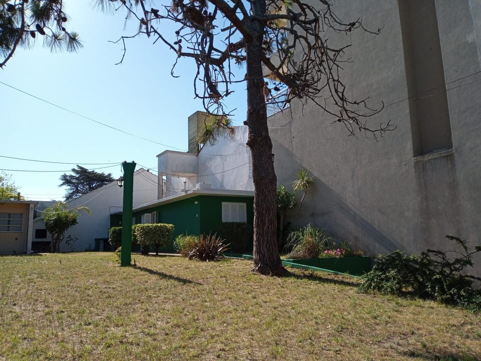 Casa tres ambientes con jardín y estacionamiento Apartment in Mar de Ajó