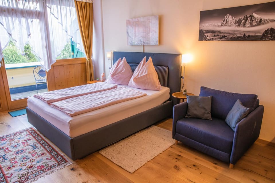Living room, Bedroom