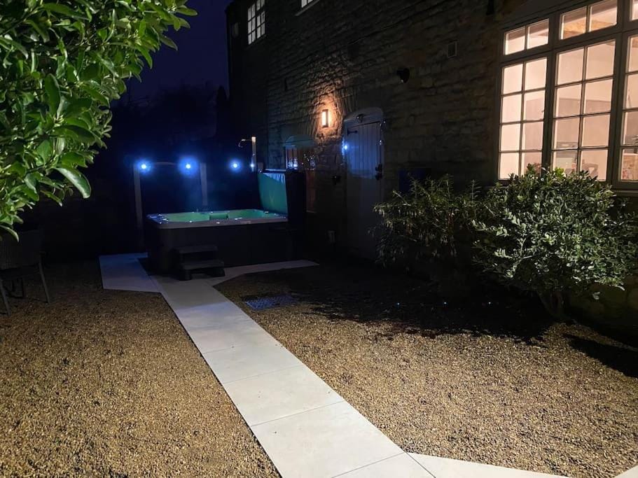 The Retreat-luxury cottage with hot tub (sleeps 4) House in West Lindsey District