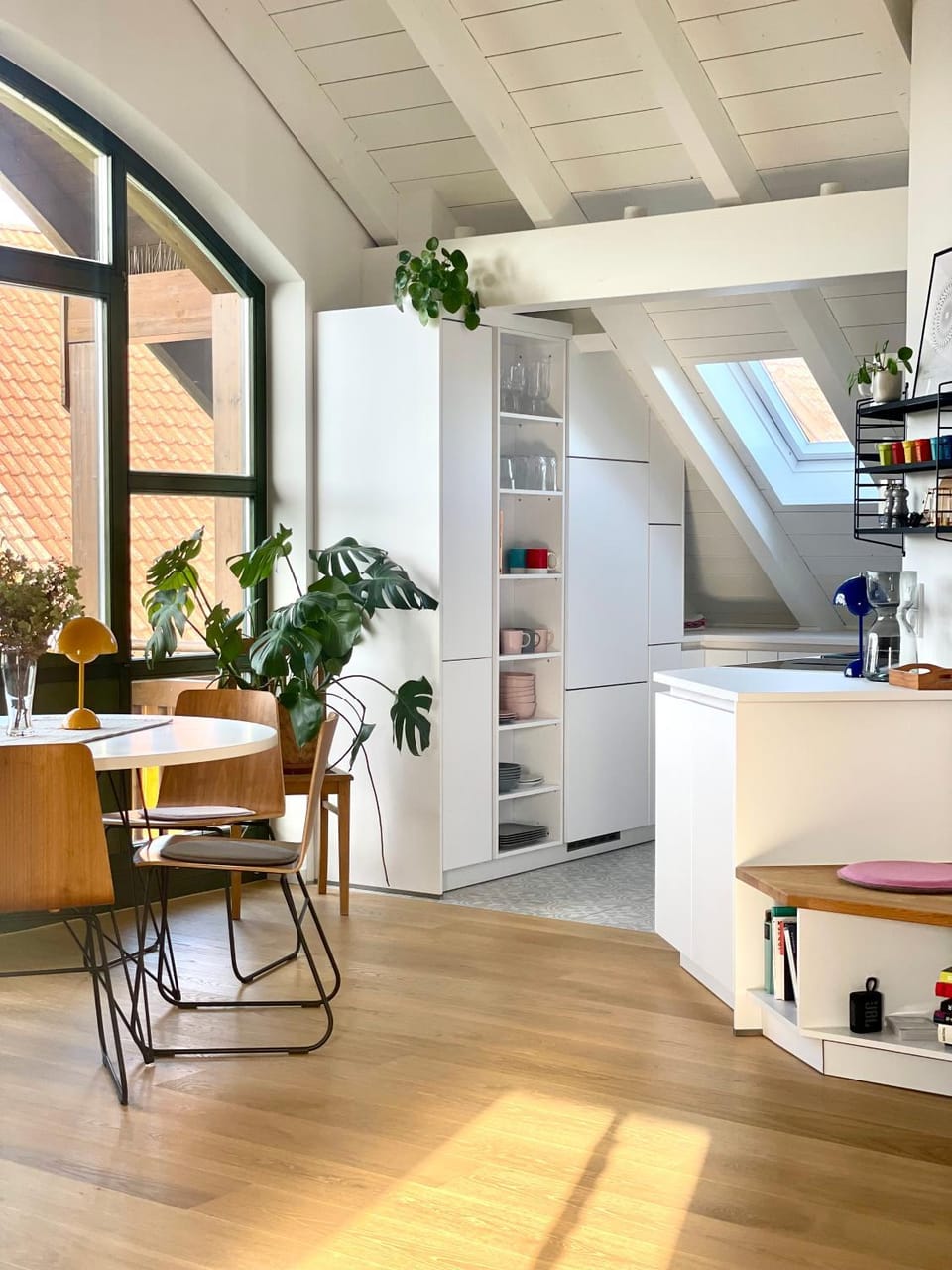 Kitchen or kitchenette, Dining area