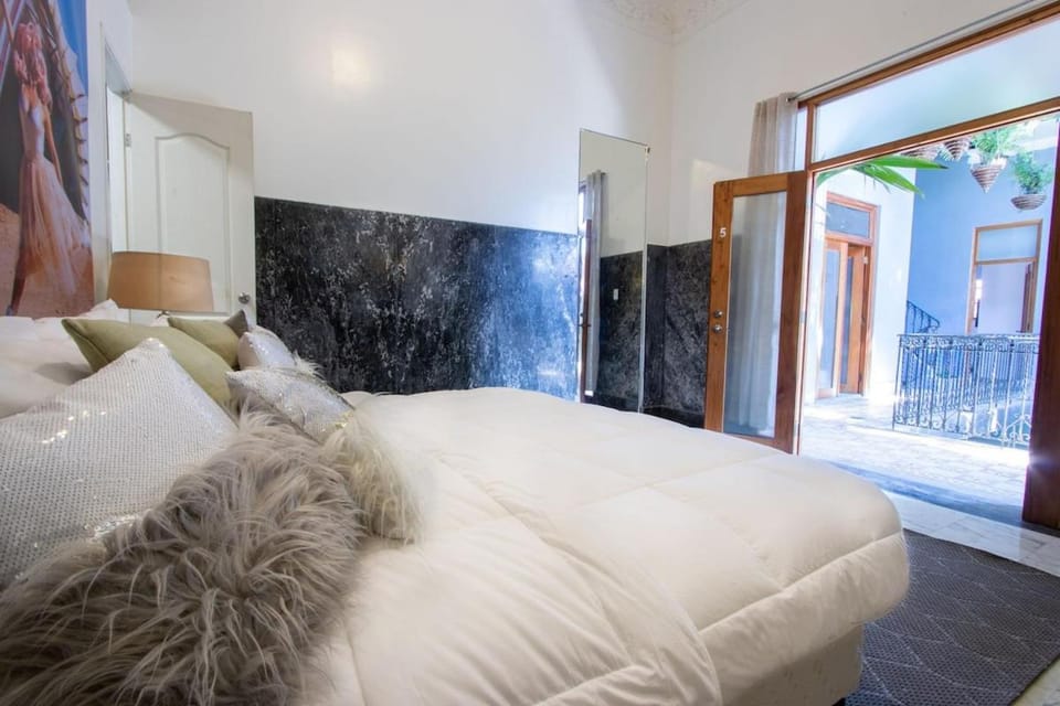 Bed, Other, Photo of the whole room, Bedroom, internet