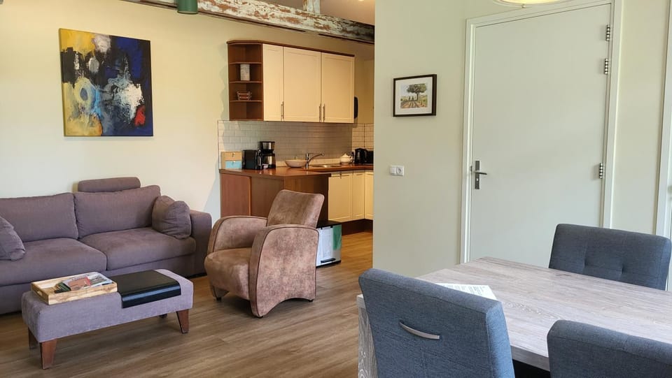 Dining area, kitchen