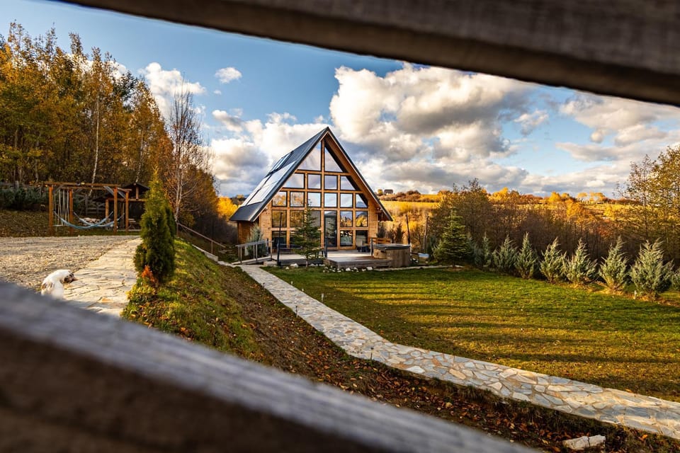 Property building, Natural landscape, Autumn, Garden view
