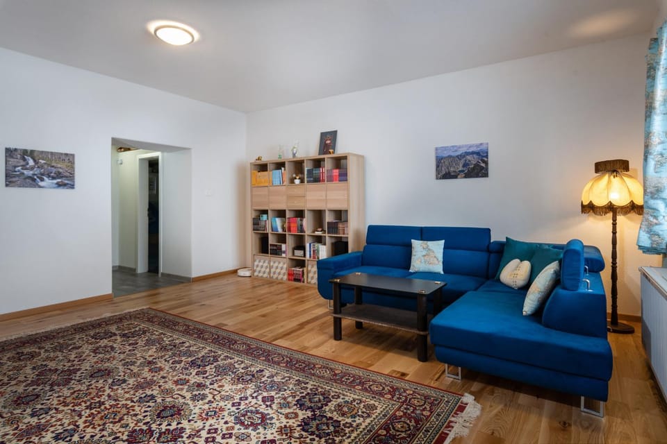Communal lounge/ TV room, Library, TV and multimedia, Living room